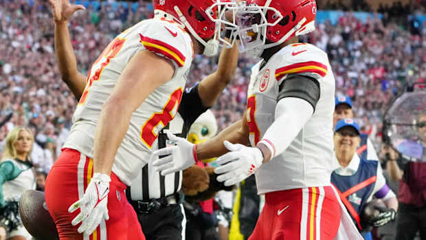 Eagles y Chiefs se dan primer round de estudio